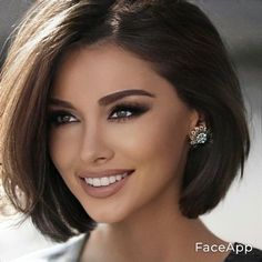 Mid Length Hairstyles For Wavy Hair, Bubble Bob Haircut 2024, Κούρεμα Bob, Stylish Short Hair, Chin Length Hair, Hair Inspiration Short, Hairdos For Short Hair, Bob Hairstyles For Fine Hair, Shoulder Length Hair Cuts