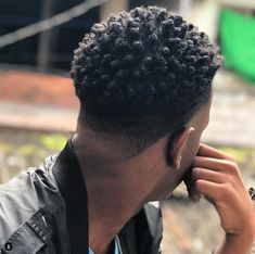 Frizzy Haircut, Hair Sponge, Best Fade Haircuts, Afro Hairstyles Men, Black Hair Cuts, Curly Hair Fade