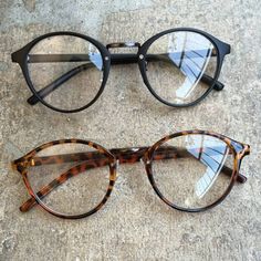 Reading Glasses Aesthetic, Glasses Aesthetic, Classy Glasses, Glasses Frames Trendy, Fancy Glasses, Glasses Inspiration, Chic Glasses, Mens Glasses Fashion, Glasses Trends