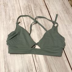 Shade And Shore Underwire Bikini Top From Target. Size 36d. Never Worn Just Tried On A Few Times. Spring Tankini With Built-in Bra And Underwire, Spring Underwire Tankini With Built-in Bra, Underwire Swimwear For Summer Workout, Triangle Top Bra With Built-in Bra For Beach Season, Summer Low-cut Bra With Built-in Support, Beach Low-cut Bra With Adjustable Straps, Low-cut Halter Top For Beach In Spring, Low-cut Bra With Adjustable Straps For Beach, Adjustable Low-cut Bra For Beach