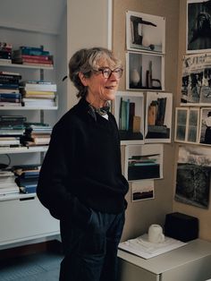 Margaret Howell Home, Gallery Owner Style, Margaret Howell Women, Margaret Howell Style, Margaret Howell 2023, Older Women Outfits, All Black Outfit Street Style, Photographers Outfit, Older Woman Outfit