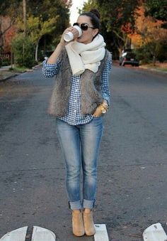 I can wear my faux fur vest with purple plaid shirt How To Wear Ankle Boots, Boots Outfit Ankle, Mode Casual, Outfit Trends, 가을 패션, Inspired Outfits, Look Casual, Looks Style, Mode Inspiration