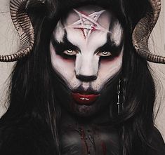 Black Demon Costume, Demon Makeup Scary, Halloween Demon Makeup, Demon Make Up, Creepy Witch Makeup, Demonic Makeup, Demon Makeup Halloween