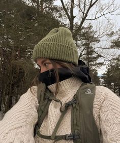 Outdoorsy Outfits, Surfergirl Style, Winter Aesthetics, Cute Hiking Outfit, Hiking Fits, Granola Girl Aesthetic, Hiking Outfits, Hiking Outfit Women