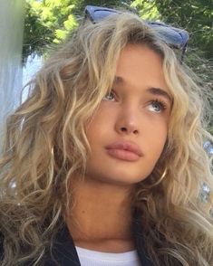 Color Melting Hair, Hairstyle Curly, Hot Haircuts, Brown Blonde Hair, Long Blonde, Trending Haircuts, Messy Hairstyles