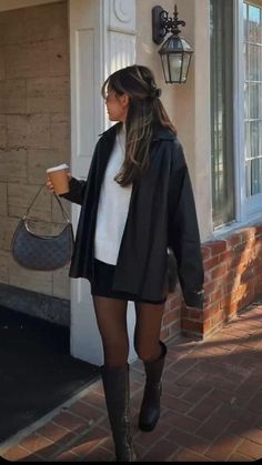 #Relationship# fashion# diy Feminine Neutral Outfits, Classic Fall Fashion, Vinter Mode Outfits, 2025 Style, York Outfits, Nyc Outfits, Look Legging, Outfit Collection