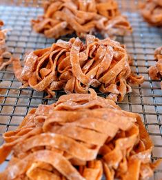 some kind of food that is cooling on a rack