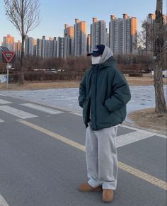 Men Winter Outfits Korean, Korean Winter Outfits Men, Winter Streetwear Outfits, Winter Mode Outfits, Outfits Men Streetwear, Streetwear Winter, Winter Streetwear, Winter Fashion Outfits Casual