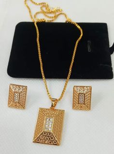 Loket Sets Gold Design Simple, Gold Necklaces With Intricate Design For Eid, Turkish Jewellery Designs, Gold Necklace Set Turkish Design, Gold Long Necklace Dubai Designs, Gold Locket Set Design Pakistani, Dubai Gold Pendant Set, Turkish Gold Jewelry, Unique Gold Jewelry Designs