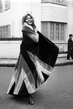 Stile Hippie Chic, Havana Fashion, 70s Fashion Outfits, Vintage Street Fashion, Vintage Street Style, Jean Shrimpton, Ossie Clark, Jacqueline Bisset, 70s Women