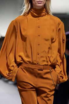 Givenchy Spring 2020 Ready-to-Wear Fashion Show | Vogue 2020 Fashion Trends, Bow Blouse, Popular Hairstyles, Vogue Fashion, Summer Trends, Fashion Mode