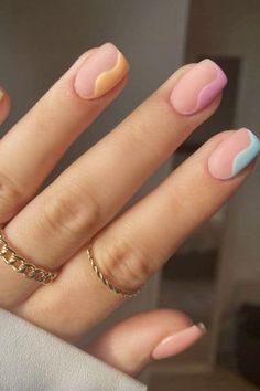 Simple Dip Nail Designs Summer, Nail Inspired For Short Nails, Nails On Natural Short Nails, Gel Nails Easy Designs, Cute Summer Nails For Short Nails, Short Nail Dip Designs, Cute Simple Short Nail Designs, Natural Nail Designs Short Summer, Cute Short Nails For Summer