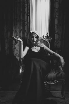 Glam Photoshoot, Women Aesthetic, Old Hollywood Glam, Photoshoot Idea, Dark Feminine Aesthetic