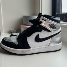 Barely Worn Great Condition!! Air Jordan 1 Retro High Og, Womens Jordans, Air Jordan 1 Retro, Jordan 1 Retro High, Jordan Shoes, Jordan 1, Jordan, Womens Shoes Sneakers, Air Jordans