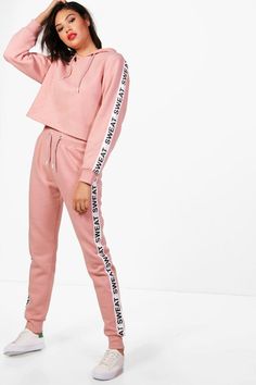 Tracksuit Outfit, Blue Ripped Jeans, Fashion Bottoms, Pants Women Fashion, Cute Lazy Outfits, Track Suit, Sport Dress