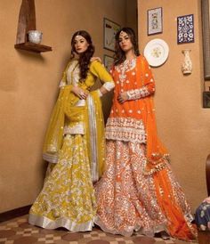 Sharara For Bride, Outfits For Mehendi Function, Grey Lengha, Heavy Sharara, Mayoon Dresses, Qabool Hai, Bridal Clothes, Mehendi Function, Mehendi Night