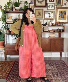 #fallfashionwomen #midsizestyle #jumpsuitsforwomen Mid Size Thrifted Outfits, Eclectic Outfits Midsize, Colorful Midsize Outfits, Midsize Maximalist Fashion, Midsize Thrift, Wardrobe Style, Curvy Outfits, Cozy Fashion, Seasonal Fashion