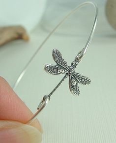 Diy Dragonfly, Fly Jewelry, Dragonfly Bracelet, The Bling Ring, Dragonfly Jewelry, Dragonfly Necklace, Dragon Fly, Silver Dragon, Bracelet Tutorial