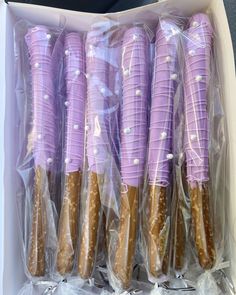 Lilac , lavender , light purple wedding or birthday cake pops chocolate covered pretzels 🥨 Purple Chocolate Covered Pretzels, Purple Desserts, Light Purple Wedding, Purple Sweet 16, Lila Party, Sweet 16 Party Decorations, Butterfly Baby Shower Theme, Purple Birthday Party, Sweet Sixteen Birthday Party Ideas