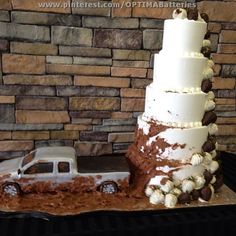 a cake that has been made to look like a truck on top of it with the words, if you don't know how to make this