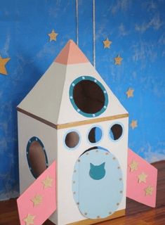 21 Awesome Cardboard Arts and Crafts Ideas for Kids Small Cardboard Box Crafts, Cardboard Rocket, Crafts Ideas For Kids, Cardboard Crafts Kids, Arts And Crafts Ideas, Box Crafts, Cardboard Box Crafts, Box Craft, Cardboard House