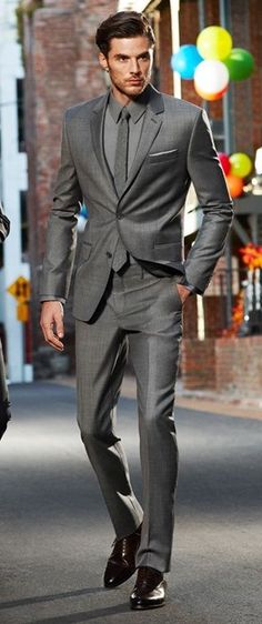 Herren Style, A Man In A Suit, Man In A Suit, Well Dressed Man, Gq Style, Mens Fashion Blog, Sharp Dressed Man, Gray Suit, His Style