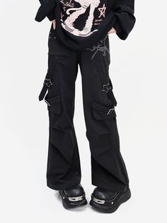 These stylish cargo pants feature a modern design with cargo pockets and decorative buckle straps. The pants are also embellished with letter embroidery, adding a unique touch to the overall look. Designed with a wide-leg fit, these pants provide a flattering silhouette that conceals any imperfections and enhances a slimming effect.     The price includes only one pair of pants. SizeSMLWaist646872Length102103104Hips100104108 Stylish Cargo Pants, Punk Skirt, Punk Pants, Letter Embroidery, Cargo Pocket, Pair Of Pants, Punk Fashion, Short Pants, Cargo Pants