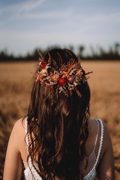 🌿Bohemian bridal headpiece🌿 Size - 20 x 10 cm  Options: *Hair comb  *Bridal bouquet  *Boutonniere  When ordering, please note that all accessories are made by hand, and the production time for this particular accessory can be 5-7 days.  Let us know the date of your wedding so that the order can arrive on time. DELIVERY:  Canada: 4-6 weeks Latvia: 1-5 business days United States: 5-12 days USPS service. Europe: 2-4 weeks ❗️Order processing time, accessories production 5-7 days❗️ Nature in me (V Boho Hair Comb Wedding, Autumn Wedding Hair Wreath, Fall Wedding Flower Hair Comb, Bohemian Hair Comb, Boho Flower Hair Comb, Pampas Wedding Hair Piece, Rustic Wedding Hair Comb, Rustic Hair Pieces, Wedding Hair Piece Boho