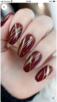 Red Gold Nails Ideas, Autumn Burgundy Nails, Red Nails With Gold Design, Burgundy Gold Nails, Red And Gold Nail Ideas, Burgundy And Gold Nails, Red And Gold Nail Designs, Nails Inspiration Red, Burgundy Fall Nails