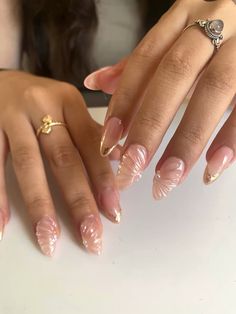 Simple nails, almond nails, seashell nails, clean girl nails, Nail Inspo Simple Almond, Vacation Nails Mexico, White And Gold Nails Almond, Vacation Nails Simple, Nails Greece Vibe, Clean Girl Nails Almond, Sea Turtle Nails, Clean Girl Nails, White Almond Nails With Design