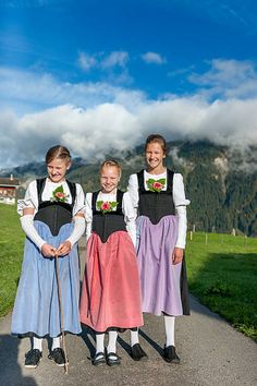 Traditional Clothing Switzerland Child ... Switzerland Clothing, Swiss Culture, Swiss Clothing, Swiss People, European Costumes, Beautiful Switzerland, International Food, Smile Girl, Folk Costume