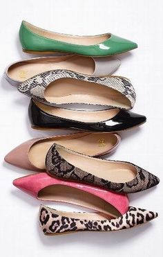 :-) Pointy Flats, Shoe Gallery, Cute Flats, Minimal Chic, Pointed Toe Flats, Crazy Shoes, Shoe Obsession, Shoe Lover, Shoe Game