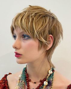 Pure hair @mo_safi_ | Instagram Messy Pixie Haircut, Short Shaggy Haircuts, Short Shag Haircuts, Short Shag Hairstyles, Shaggy Haircuts, Shag Haircuts, Short Shag, Shag Hairstyles, Bob Hairstyles For Fine Hair