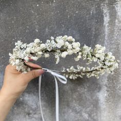 White Bridal Crown of dry flowers, Baby's Breath Crown Dried Flower Crown, Communion crown, baby flower hair band,Bridal headpiece This white crown is handmade from ivory baby breath and white dried flowers, a simple Boho style crown, very beautiful! Perfect for brides, bridesmaids and flower girls. (The flowers will turn ivory white due to wet weather, take caution if you mind) Perfect for weddings and other events  Usually the child size is 43cm, adult size is 45cm, we provide customized servi Flower Veil Crown, Baby's Breath Crown, Communion Crown, Silk Flower Crown, Daisy Flower Crown, Garden Wedding Hairstyles, Dried Flower Crown, White Flower Crown, Daisy Headband