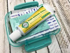 First Aid Pictures, Diy First Aid Kit, Mini First Aid Kit, Basic First Aid, Antibacterial Wipes, Girl Scout Daisy, First Aid Kits, Emergency Preparedness Kit, First Aid Supplies