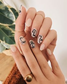 People Are Painting Their Nails Like Picasso Paintings, And Honestly, It Looks Pretty Cool. Picasso Nails, Nail Design Glitter, Nagellack Trends, Picasso Paintings, Nail Paint, Gel Manicure, Nail Trends, Gel Nail