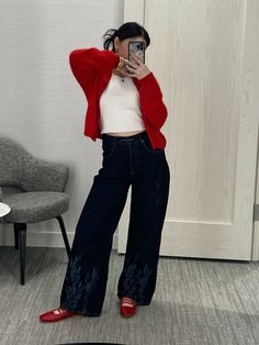 #redsweater #balletflats #redshoes #jacquemus #outfits #outfitinspo #red Flats Winter Outfit, Red Ballet Flats Outfit Autumn, Red Flats Outfit Winter, Red Heels Outfit Casual, Outfit With Red Sweater, Red Flats Outfit Fall, Pink Flat Shoes Outfit, Outfits With Red Sweater, Red Flat Outfits