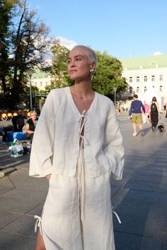 White Long Top Outfit, Linen White Outfit, Linen Tie Front Top, Linen Tie Top, Linen Set Outfit, Linen Aesthetic, White Linen Outfit, White Linen Top, Tie Up Top