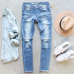 Raw Hem Skinnies Fashion Edgy, Current Fashion, Current Fashion Trends, Look Vintage, Looks Style, Outfits Casuales, Moda Fashion, Ripped Jeans, Passion For Fashion