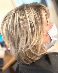 15 Youthful Layered Bob Hairstyles for Over 50 Haircut For Natural Wavy Hair, Short Layered Bob Haircut, Bob Cut Hairstyles, New Hair Color Ideas, Hairstyles For Over 50, Layered Bob Haircut, Beige Blonde Hair Color, Short Bob Cut, Short Layered Bob