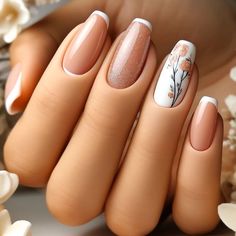 Base Color Nails, Nude Floral Nails, Delicate Nail Art, Pink Nail Design, Fall Nail Art Ideas, Ideas For Autumn, Classic Nail, White Tips, Fall Nail Trends