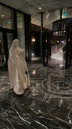 Khaliji Aesthetic, Khaleeji Lifestyle, Rich Khaleeji, Luxury Abaya Aesthetic, Rich Muslim Girl Aesthetic, Khaleeji Girl Aesthetic, Khaleeji Aesthetic Black Abaya, Small Bedroom Inspiration, Army Images