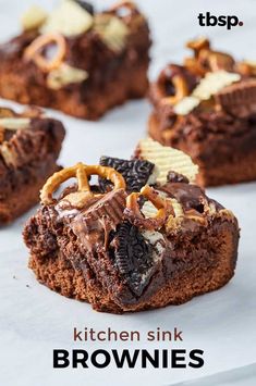 chocolate desserts with cookies and oreos on top