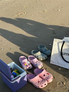 Matching Crocs With Friends, Lavender Crocs Aesthetic, Pink Crocs Slides, Pastel Pink Crocs, Crocs At The Beach, Best Friend Activities, Friend Activities, Best Friends