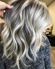 CATHERINE LONG • MICHIGAN on Instagram: “Dreaming of Spring🌷 . @oligopro cool tone & extra blonde Calura gloss shadow root 5n/6n/6A melting into 10ai. @olaplex in everything 😇 . .…” Shadow Root Short Hair, Blonde With Lowlights And Shadow Root, Hair Lowlights, Grey Transition, Shadow Roots, Blonde Hair With Roots, Blonde Shades, Brunette Balayage, Grey Roots