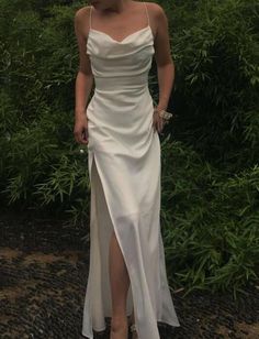 Simple Prom Dress Long, Silk Prom Dress, Split Prom Dresses, Spaghetti Strap Prom Dress, White Prom Dress, Prom Dress Inspiration, Satin Prom Dress, Dress Spaghetti, Looks Chic