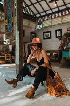 From day to night, Jodi Lee's boho bags complement your journey beautifully.⁠ ⁠ ⁠ @alisa.belochkina wears Cleopatra Barg Dark Tan & Cleopatra Belt Dark Tan⁠. ⁠ ⁠ 40s Fashion Women Over 40 Casual Outfits Summer, Boho Country Outfits Summer, Country Boho Aesthetic, Country Street Style, 2024 Boho Fashion, Hat Day Outfit, Boho Style 2024, Boho Hat Outfit, Boho Rocker Chic Style