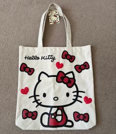 Preppy Tote Bags, Tote Bag Diy Pattern, Hello Kitty Tote Bag, Decorated Tote Bags, Creative Tote Bag, Cool Stencils, Totes Ideas