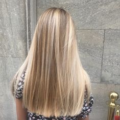 Beautiful blonde hair highlights with a mixture of warm and cool shades. Blonde Highlights On Balayage Hair, Straight Blonde Highlighted Hair, Blond Hair Blonde Highlights, Blond On Blonde Highlights, Blonde To Brown Highlights, Blonde Hair Highlights On Blonde Hair, Blonde Cool Highlights, Blonde Hair Looks Highlights, Cool Blonde Highlights On Blonde Hair