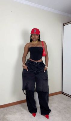 Baggy Jeans Outfit Baddie, Baddie Fits Black Women, Streetwear With Heels Outfit, Corset Baggy Jeans, Black Baggy Jeans Outfit For Women, Baggy Cargo Jeans Outfit Women, Corset Baggy Jeans Outfit, Corset With Baggy Jeans, Concert Outfit Afrobeats